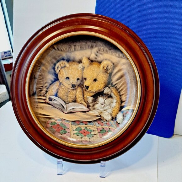 Franklin Mint Bedtime Story by Sue Willis 8" plate, includes plate frame - Picture 1 of 6
